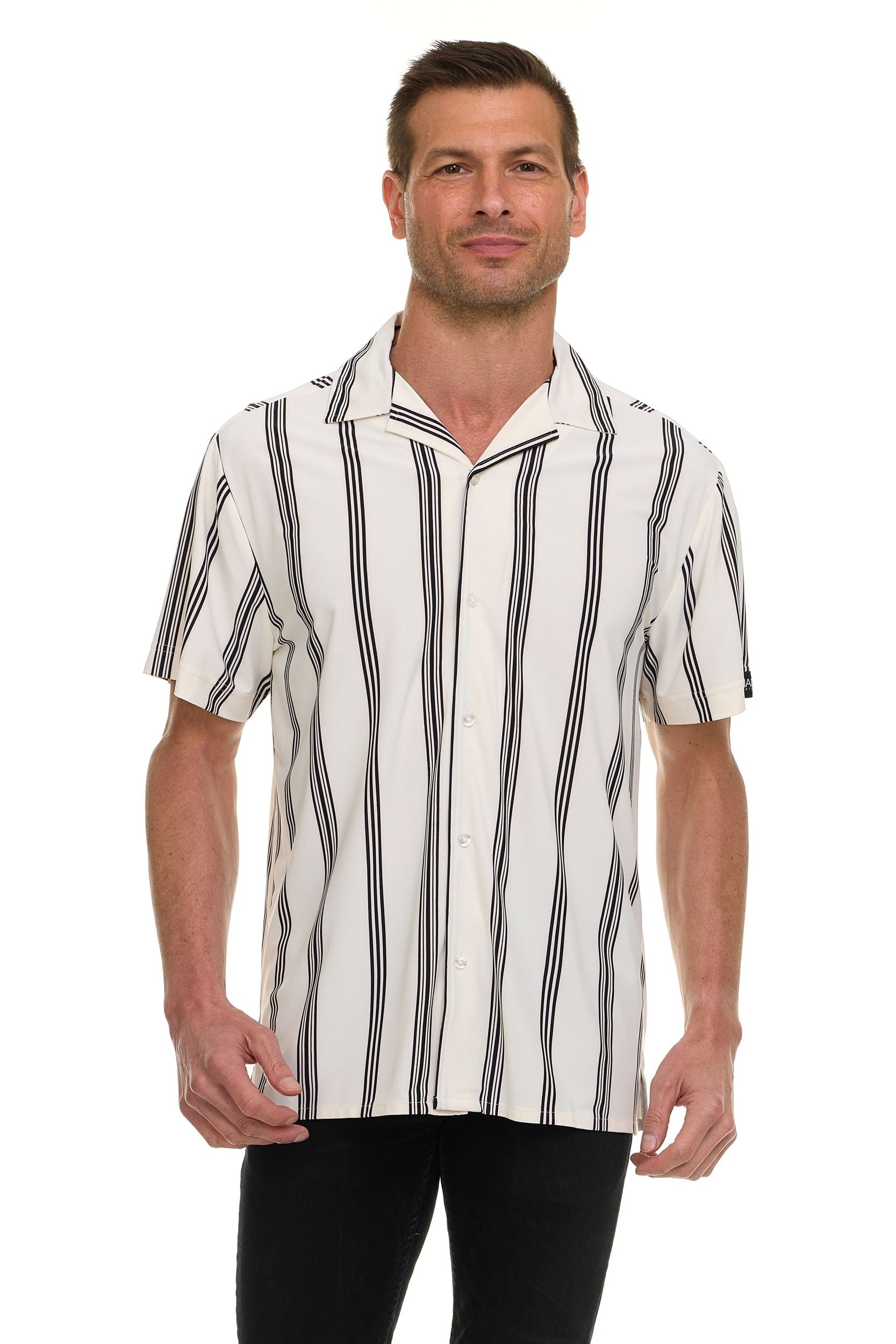 Canada Weather Gear Men’s Short Sleeve Stretch Shirt – 4-Way Super Stretch, Moisture Wicking, Wrinkle Resistant, Travel Friendly