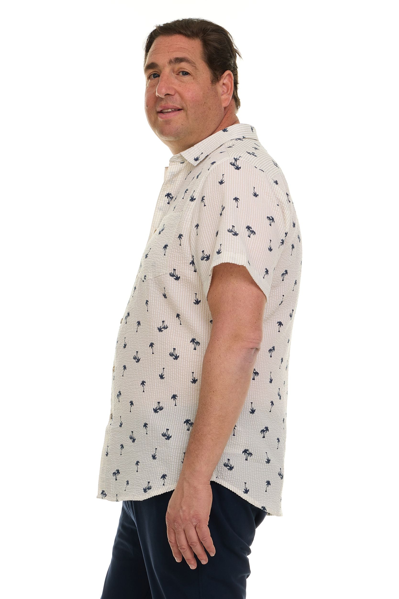 Canada Weather Gear Men’s Seersucker Short Sleeve Shirt with Allover Palm Print – Lightweight Button-Down Casual Shirt