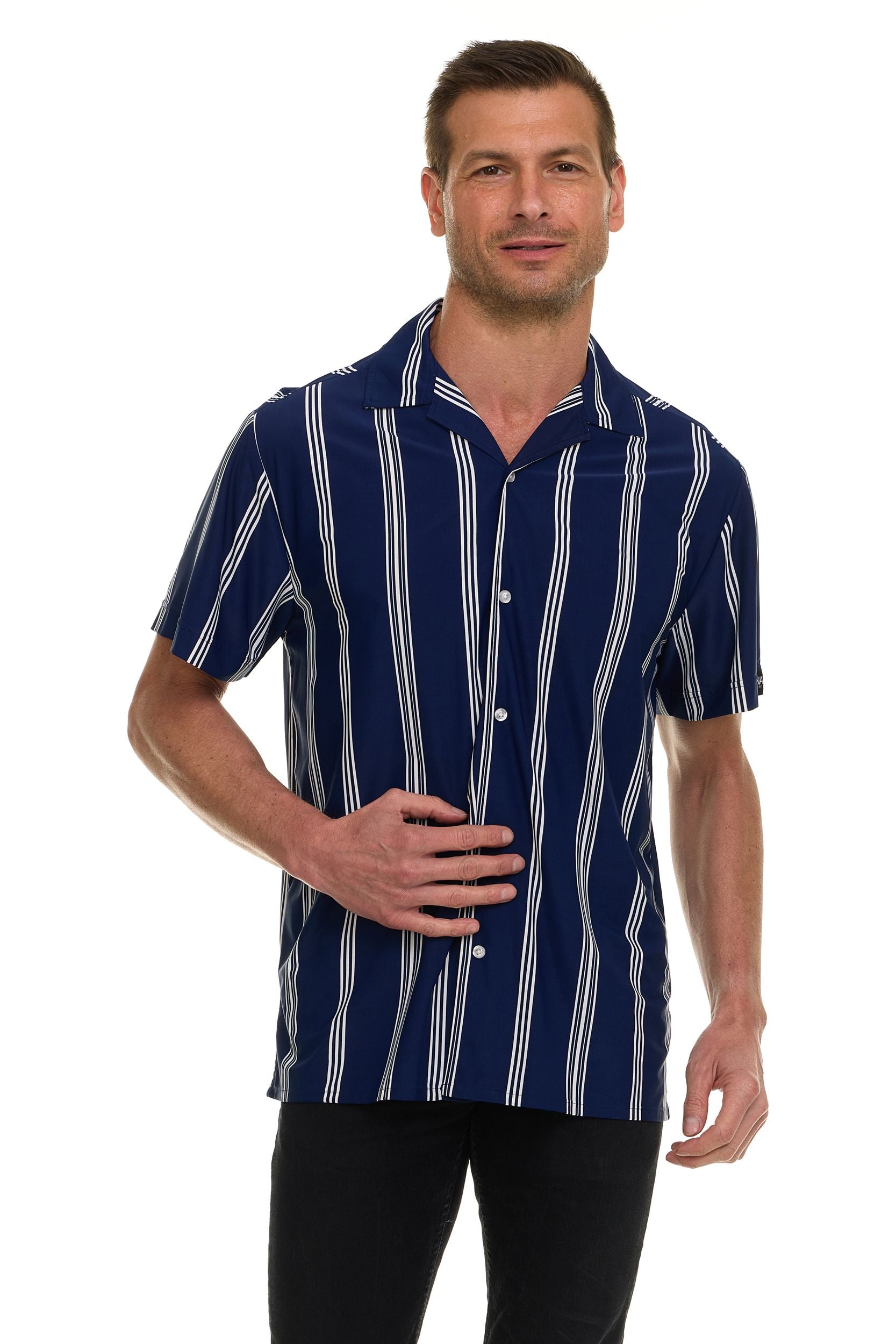 Canada Weather Gear Men’s Short Sleeve Stretch Shirt – 4-Way Super Stretch, Moisture Wicking, Wrinkle Resistant, Travel Friendly