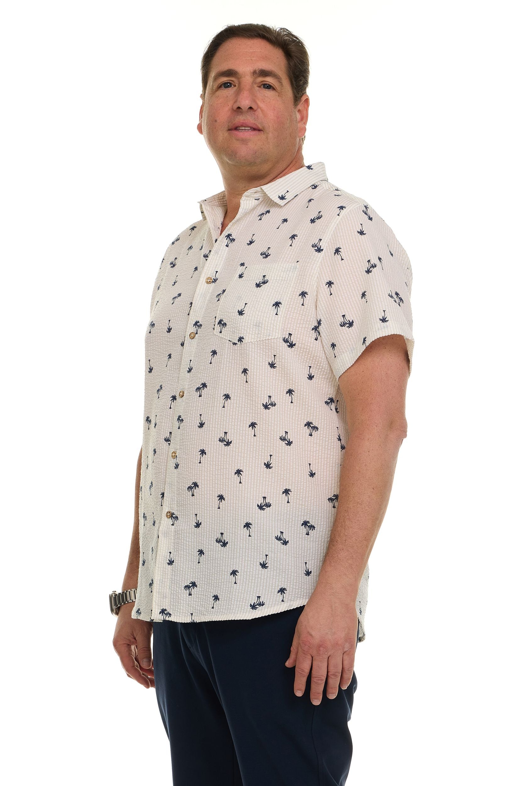 Canada Weather Gear Men’s Seersucker Short Sleeve Shirt with Allover Palm Print – Lightweight Button-Down Casual Shirt